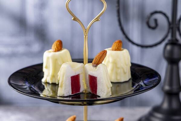 重ねると色が変わるクッキーやビーツを使った漆黒のドリアなど全35種 ハロウィーンスイーツビュッフェ「Magical Party～秘密の謎解きスイーツ～」9月6日（土）から開催