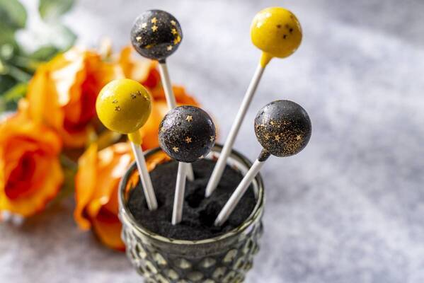 重ねると色が変わるクッキーやビーツを使った漆黒のドリアなど全35種 ハロウィーンスイーツビュッフェ「Magical Party～秘密の謎解きスイーツ～」9月6日（土）から開催