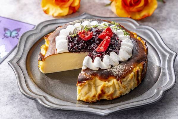 重ねると色が変わるクッキーやビーツを使った漆黒のドリアなど全35種 ハロウィーンスイーツビュッフェ「Magical Party～秘密の謎解きスイーツ～」9月6日（土）から開催