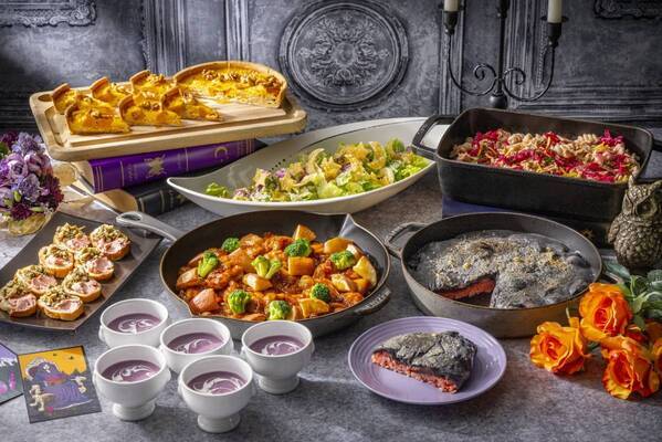 重ねると色が変わるクッキーやビーツを使った漆黒のドリアなど全35種 ハロウィーンスイーツビュッフェ「Magical Party～秘密の謎解きスイーツ～」9月6日（土）から開催