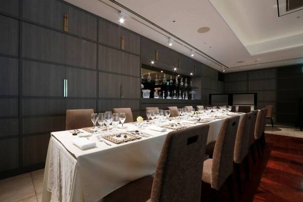 初めての会食でも安心！シックな空間で大切な方との時間を過ごすディナープラン　