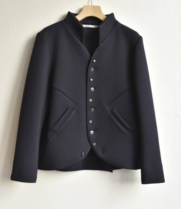 【2025春夏ファッション】春アウターはジャケットが新鮮。人気デザイン新色と多様な素材で販売。