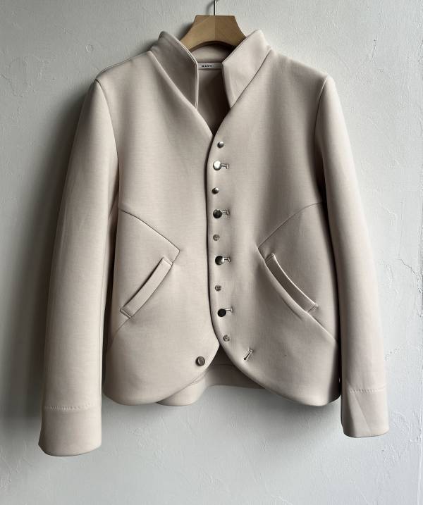 【2025春夏ファッション】春アウターはジャケットが新鮮。人気デザイン新色と多様な素材で販売。