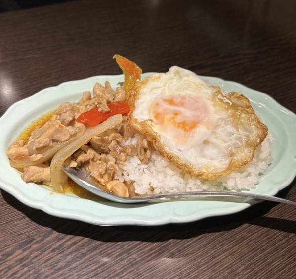 渋谷【タイのシェフとアイドルのコラボ】「秘密CAFEグリーンカレー屋さん」がオープン