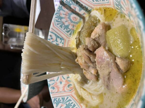 渋谷【タイのシェフとアイドルのコラボ】「秘密CAFEグリーンカレー屋さん」がオープン