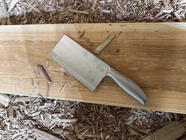 【日本初】 "中華包丁"投げ放題！物壊し&斧投げBARで12月17日(火)より提供スタート！