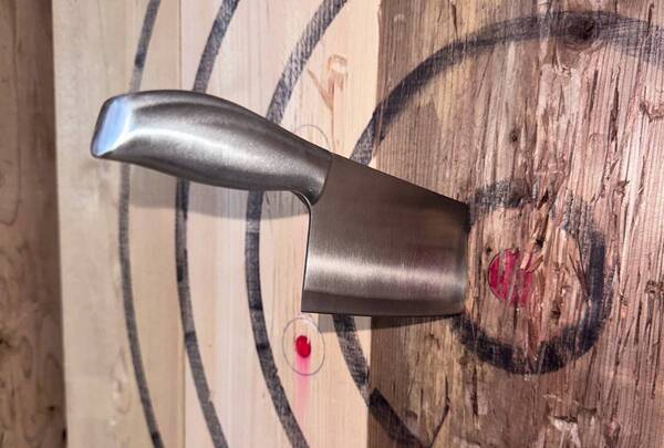 【日本初】 "中華包丁"投げ放題！物壊し&斧投げBARで12月17日(火)より提供スタート！