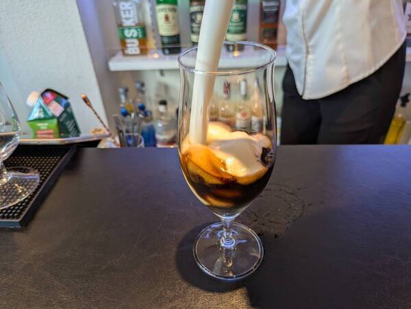 浅草【SNS映え間違いなし。目の前で魅せる“芸術的アイスラテ”が登場】「Tsumugi」オープン！