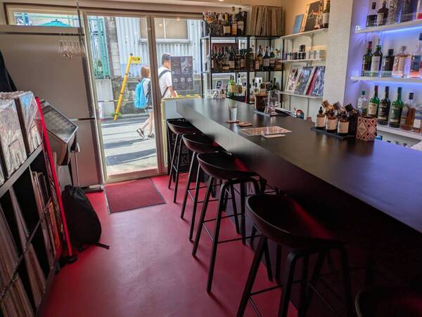 浅草【SNS映え間違いなし。目の前で魅せる“芸術的アイスラテ”が登場】「Tsumugi」オープン！