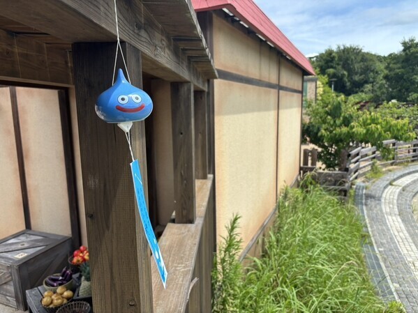 チリン！チリン！可愛いスライム風鈴の音が響き渡る ニジゲンノモリ「ドラゴンクエスト アイランド」 「スライム風鈴～わたしだけの音だより～」7月27日（日）開始