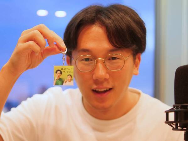 ザ・マミィ酒井の奥さまが、酒井に贈った“いいところ100個”をあしらったTシャツなど・・・GLOWDIA Podcast『続けてゆく、ザ・マミィ』の番組初のグッズ、発売開始！