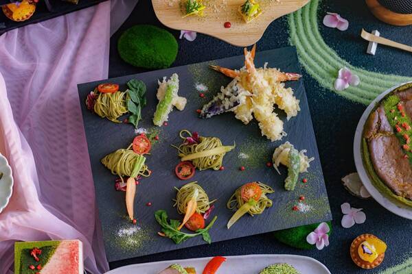 ＡＮＡクラウンプラザホテル千歳 まろやかさを増す“秋の抹茶”と可憐なピンク 見た目も味わいもときめく、大人可愛いスイーツ＆ランチブッフェ