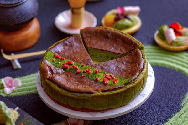 ＡＮＡクラウンプラザホテル千歳 まろやかさを増す“秋の抹茶”と可憐なピンク 見た目も味わいもときめく、大人可愛いスイーツ＆ランチブッフェ