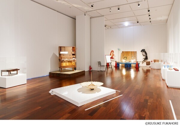 【大阪会場開幕】深堀隆介展　水面のゆらぎの中へ　世界に一つ！“金魚酒“新作を特別販売！