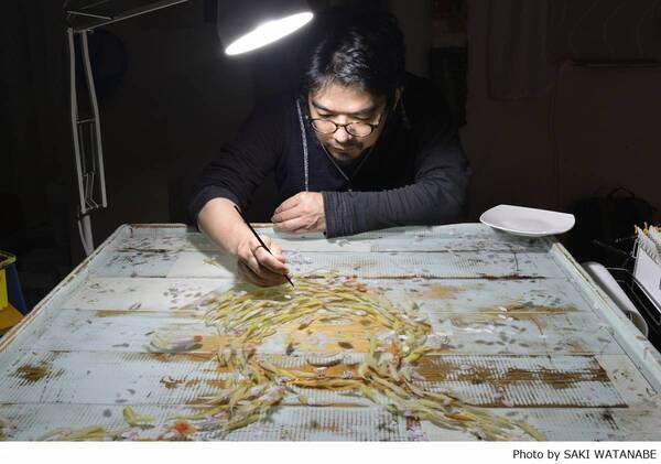 【大阪会場開幕】深堀隆介展　水面のゆらぎの中へ　世界に一つ！“金魚酒“新作を特別販売！