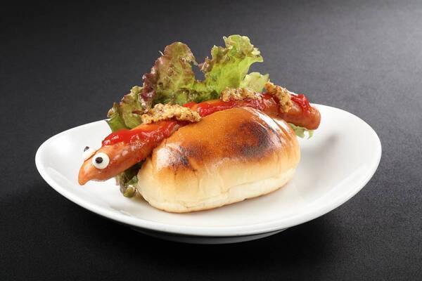 “ラメグラデーション”でキラキラ輝くモンスターアート！ ニジゲンノモリ『ゴジラ・モスラ素焼き色塗り体験』新装飾登場