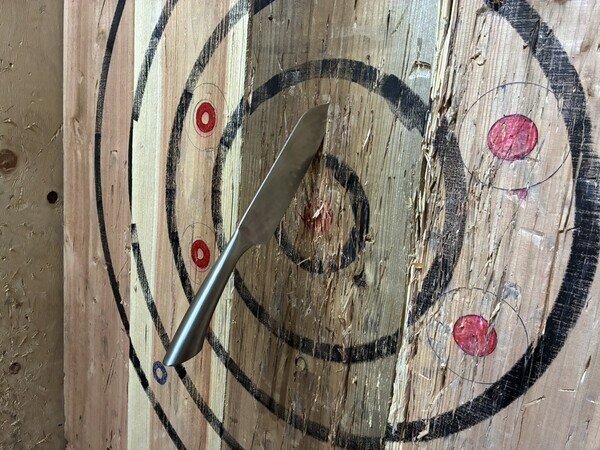 【日本初】 "包丁"投げ放題！物壊し&斧投げBARで8月12日(火)より提供スタート！