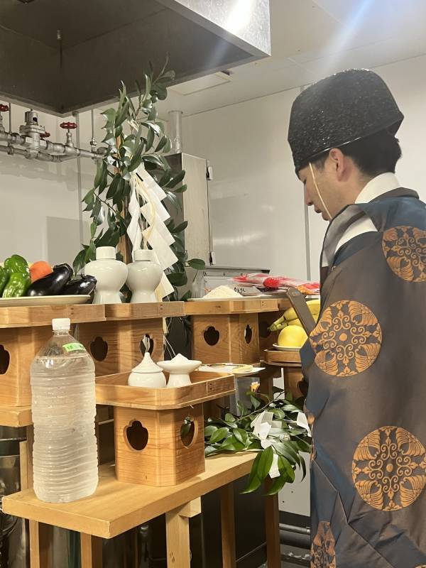 座間神社に奉納　「神様の水」で生わらび餅を製造