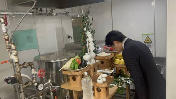 座間神社に奉納　「神様の水」で生わらび餅を製造