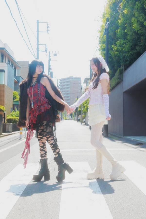 SPINNSが提案する秋の新ジャンル“真逆なふたりの夢とリアル” 『Romance Punk』始動