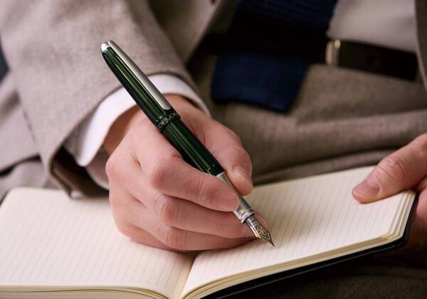 【新発売】ドイツの老舗筆記具「ディプロマット」より人気シリーズ「AERO（アエロ）」の万年筆とボールペンの新色2種が7月9日（水）より発売