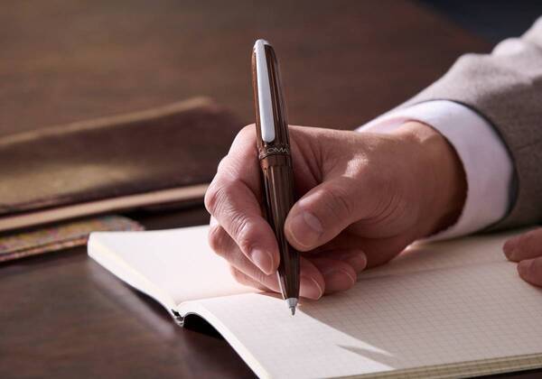 【新発売】ドイツの老舗筆記具「ディプロマット」より人気シリーズ「AERO（アエロ）」の万年筆とボールペンの新色2種が7月9日（水）より発売