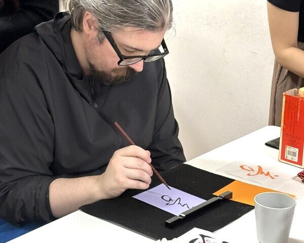 外国人留学生による書道作品が8/1から約1か月展示 名古屋国際学院と藤が丘子ども食堂の交流会にて制作（愛知県名古屋市）