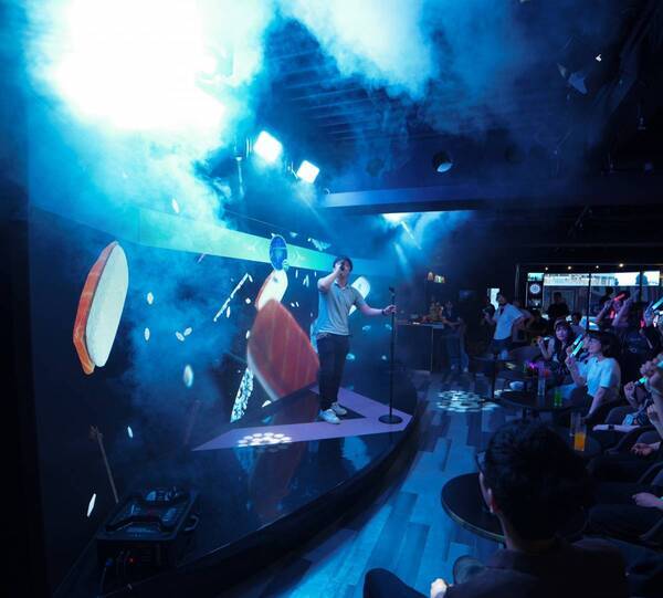 8月8日（金）19時、渋谷に新感覚のカラオケ体験施設がオープン！ 東南アジアで人気の応援型カラオケステージ「VSING」が日本初上陸