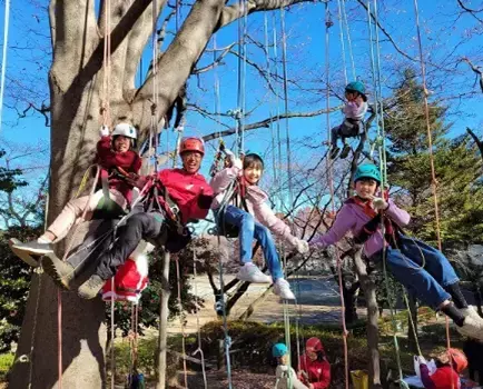 「花と光のムーブメント」木場公園 木と触れ合うボタニカルイルミネーション ＜2025年2月28日(金)～3月16日(日) 開催＞