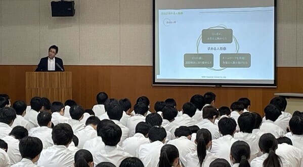 近畿大学附属広島高等学校東広島校で「キャリアセミナー」を開催　高校1年生に有名企業の社員による早期キャリア教育を実施