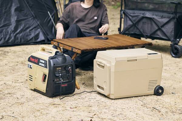【新製品】防災にも、キャンプにも。"気軽に使える発電機"誕生。最大3100Wの高出力×インバーター方式で家庭用家電も安心対応。【7/23予約開始】