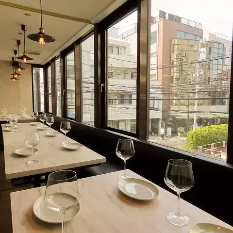 中目黒で話題の「一枚麺のシュリンプシカゴピザ」夏限定で登場