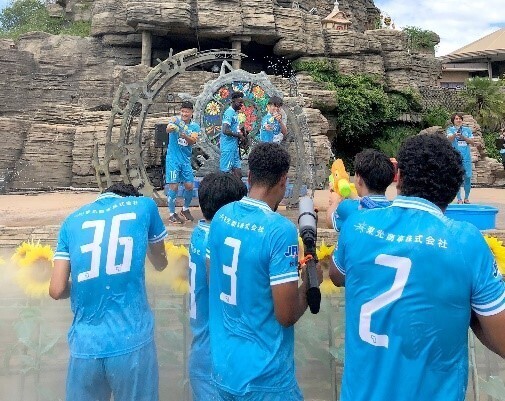 大好評の「びしょ濡れ必至！“Splash Water Tiamo 2”」を今年も開催 サッカー元日本代表の二川監督率いるFCティアモ枚方の選手が出演！