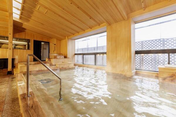 旅のスタイルで選ぶ、大江戸温泉物語グループのお得旅。 「平日9,980円の北陸旅」に「グランピングエリアの料金改定」で、 旅をより気軽に、何度でも