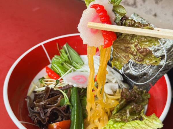 2025年は“びしょ濡れ”夏休み！　大人から子供まで 夏を楽しむ「NARUTO＆BORUTO 忍里」イベントを大特集！ 明日から限定フードも販売開始