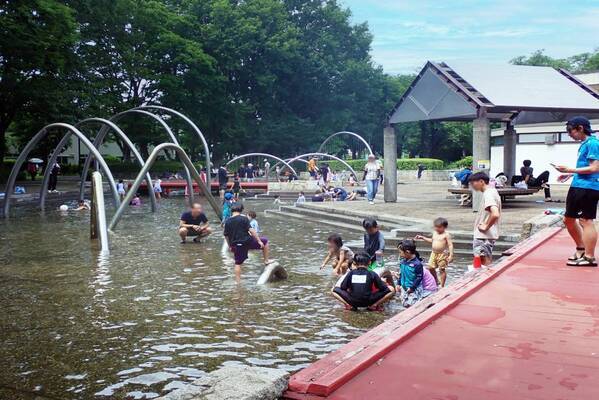【7/18情報更新】多摩地区4公園 夏季じゃぶじゃぶ池オープン！【7/19(土)～8/31(日)】