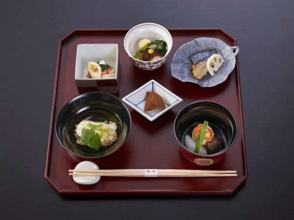 明石藩主の饗宴を現代に再現！神戸新聞元旦付け紙面で話題となった特別な本膳料理を提供します