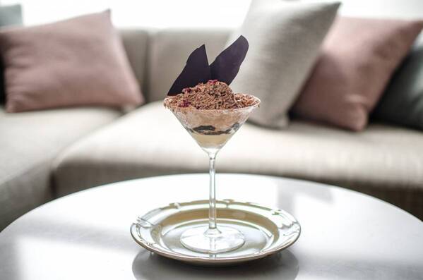 大好評の「大人のためのパフェ氷」が再登場！～かき氷とパフェが出会う新感覚スイーツを長野県・湯田中温泉のチョコレート専門店『oN CHOCOLATE NAGANO』がお届けします～