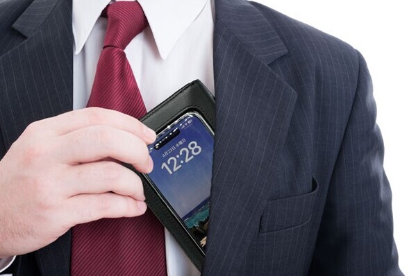 スマートフォンを財布から“取り出さない”時代が来た！SNSの総ビュー数数万超の注目アイテム『クリアタッチウォーレット』が、 7月12日「First Step」で先行販売スタート！ 紹介記事もPV数一万超えで拡散中！