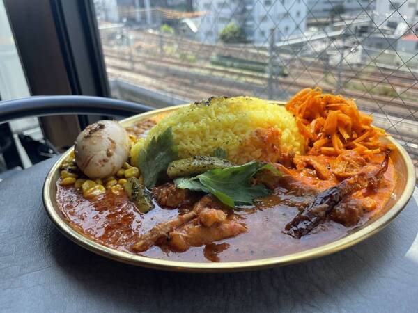 元ラーメン・串カツ店主が南インドを1年旅して辿り着いた、再起のスパイス料理店が西武新宿駅前にオープン