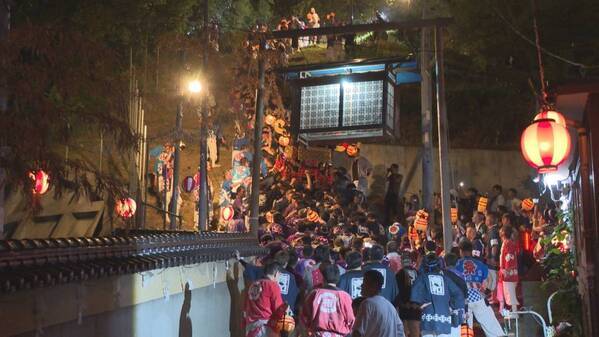 300年以上続くけんか神輿。舞台裏の人間ドラマに密着。