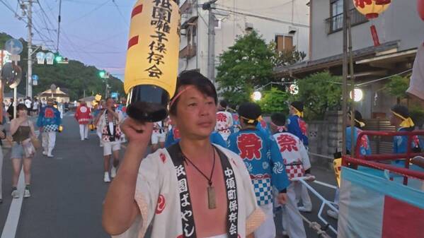 300年以上続くけんか神輿。舞台裏の人間ドラマに密着。