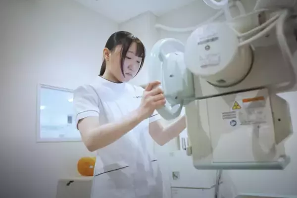 職種の壁を越えて学ぶ！8学科混成で行う革新的チーム医療教育に迫る。魅力満載のＰＶ動画を公開【森ノ宮医療大学】