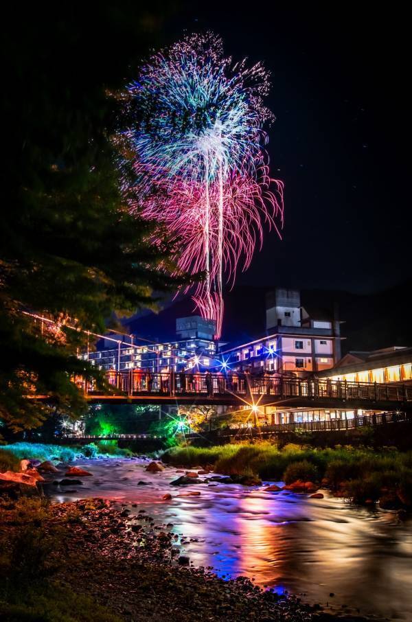 温泉×花火の特別な夜を。塩原温泉で夏の夜空を彩る「塩原温泉宿花火2025」