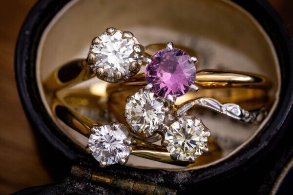 ラボダイヤモンドの普及で天然ダイヤモンドの価値が下落中──早めの売却を検討する人が増加