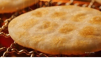 夏休みは三世代で一緒にサクサク食べよう 「亀田のあられ♪おせんべい♪」新CM放映 おなじみのメロディを活かしたオリジナルソングに注目！