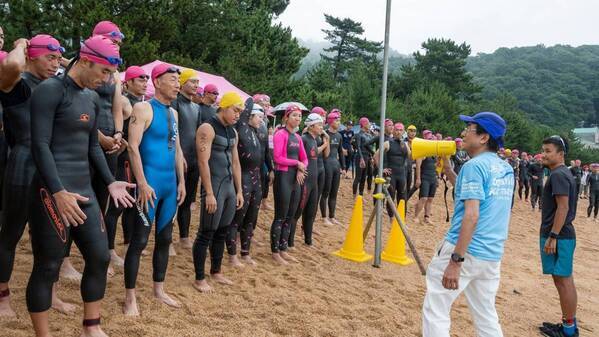 【広島・呉市】日本の渚百選を舞台に25年、夏の祭典「アクアスロンくらはし大会」が未来への挑戦。最新鋭ブイ導入で選手、地域ファーストの大会を目指す！