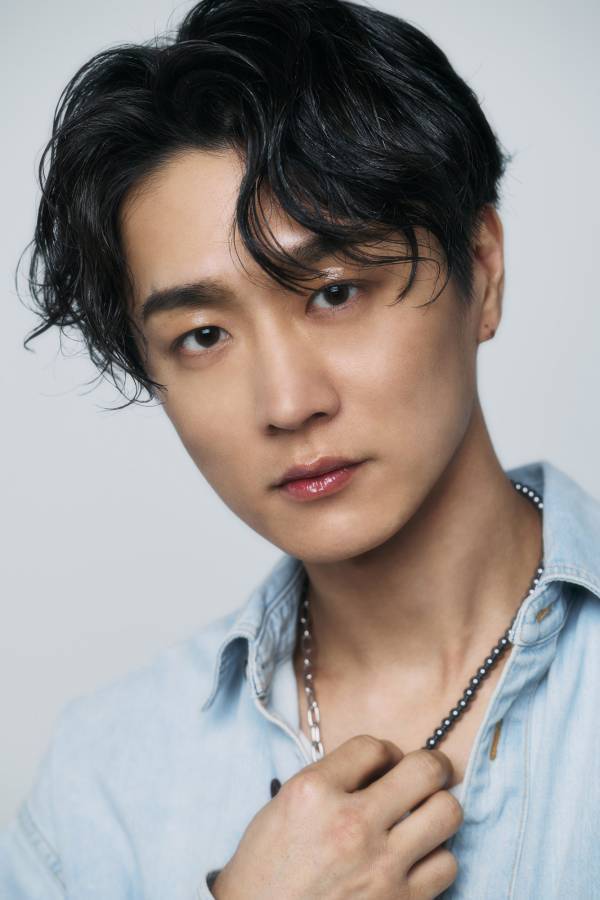 真田ナオキ、半裸連発の“攻めの写真集”、本日タイトル＆カバー解禁！