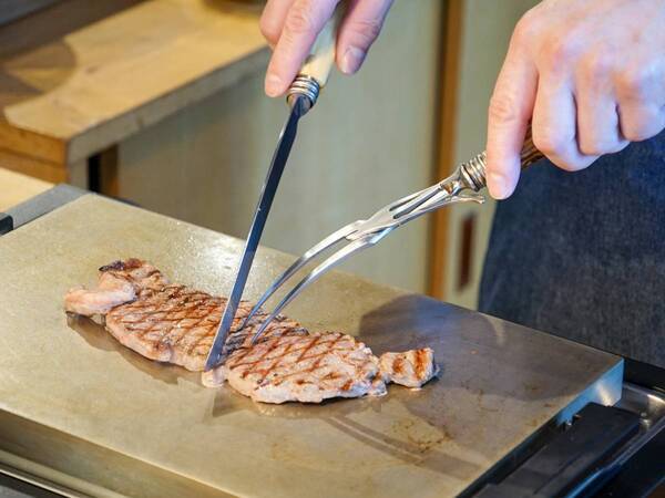 25種類の料理とライブキッチンで楽しむ年末年始ディナー、本日より予約受付開始