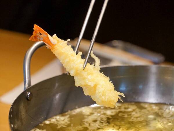 25種類の料理とライブキッチンで楽しむ年末年始ディナー、本日より予約受付開始